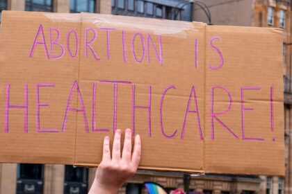 découvrez les enjeux et les perspectives autour de l'avortement, une problématique de santé publique essentielle. informez-vous sur les aspects législatifs, éthiques et médicaux de l'ivg pour mieux comprendre ce sujet délicat.