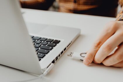 découvrez notre guide complet sur les plugs anaux : conseils d'utilisation, sélection de produits de qualité et recommandations pour une expérience sûre et agréable. parfait pour explorer de nouvelles sensations en toute confiance.