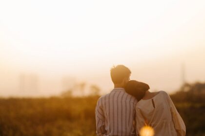 découvrez des conseils et des astuces pour enrichir votre relation de couple. explorez des idées romantiques, des activités à faire ensemble et des moyens de renforcer votre complicité, pour bâtir un amour solide et épanouissant.