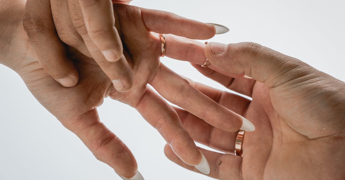 découvrez l'essence de l'intimité, un lien profond entre les individus qui transcende les mots et renforce les connexions émotionnelles. explorez comment cultiver une relation authentique et significative.