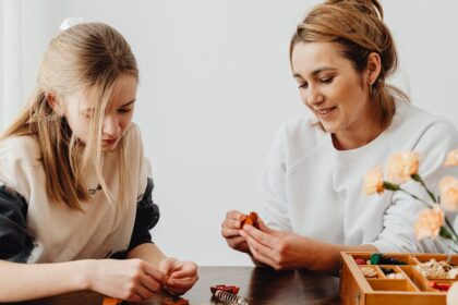 découvrez notre sélection de jouets intimes pour pimenter votre vie sexuelle. explorez des sensations inédites et plongez dans l'univers du plaisir en solo ou à deux. jouets de qualité, discrets et sûrs pour une expérience unique.