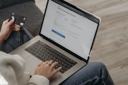 découvrez comment effectuer des achats en ligne en toute sécurité grâce à nos conseils et bonnes pratiques pour protéger vos informations personnelles et bancaires.