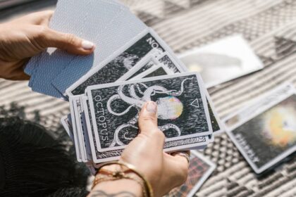 découvrez le voyage fascinant de la self-discovery : explorez votre identité profonde, libérez votre potentiel et apprenez à vous connaître comme jamais auparavant.