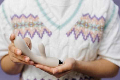 découvrez notre sélection de sex toys pour explorer et enrichir votre intimité. des articles variés pour satisfaire toutes vos envies et améliorer vos moments de plaisir. trouvez le jouet parfait pour pimenter votre vie amoureuse en toute discreption.