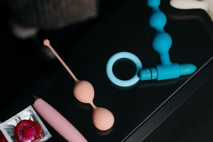 découvrez notre sélection variée de sex toys pour pimenter votre vie intime. que vous soyez novice ou expert, trouvez l'accessoire parfait pour explorer votre plaisir et celui de votre partenaire dans un environnement sûr et respectueux.