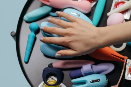 découvrez notre sélection variée de sextoys pour pimenter votre vie intime. que vous soyez seul(e) ou en couple, trouvez l'accessoire idéal pour explorer vos désirs et atteindre de nouveaux sommets de plaisir. livraison discrète et choix de qualité assurés.