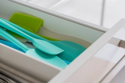 découvrez notre sélection de dildos en silicone, conçus pour offrir une expérience agréable et sécurisée. nos produits de qualité sont délicats au toucher, faciles à nettoyer et disponibles en différentes tailles et formes pour satisfaire toutes vos envies. explorez le plaisir en toute confiance avec nos dildos en silicone, adaptés à toutes les préférences.