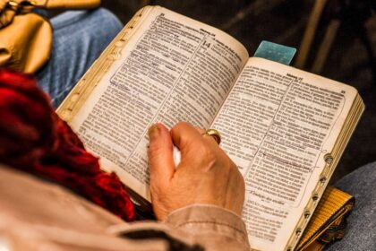 découvrez les profondeurs de la spiritualité à travers des réflexions, des pratiques et des philosophies qui nourrissent l'âme et éveillent l'esprit. explorez des chemins de transformation intérieure pour un bien-être durable.