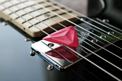 découvrez le vibrato, une technique essentielle en musique qui enrichit l'interprétation vocale et instrumentale. apprenez comment maîtriser cette nuance expressive pour donner plus de profondeur et d'émotion à vos performances.