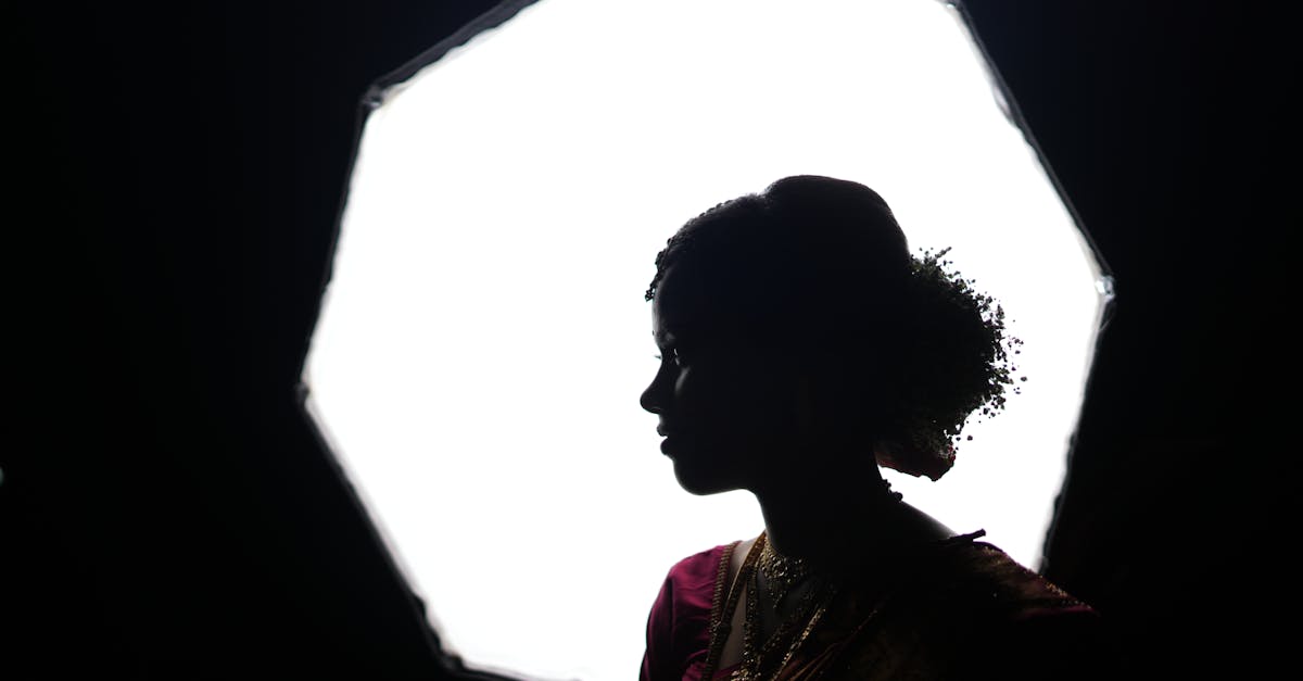 découvrez le monde fascinant des womanizers, ces hommes charismatiques qui séduisent avec aisance. plongez dans les intrigues et les dynamiques des relations amoureuses où l'art de la séduction prend tout son sens. un éclairage sur les personnalités, les comportements et les histoires de ces séducteurs au charme irrésistible.