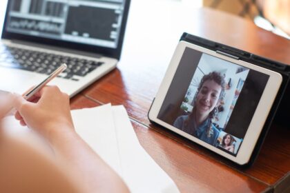 découvrez le plaisir discret avec un mini sextoy : compact, facile à utiliser et idéal pour explorer de nouvelles sensations en toute intimité. parfait pour les moments de plaisir en solo ou en couple.