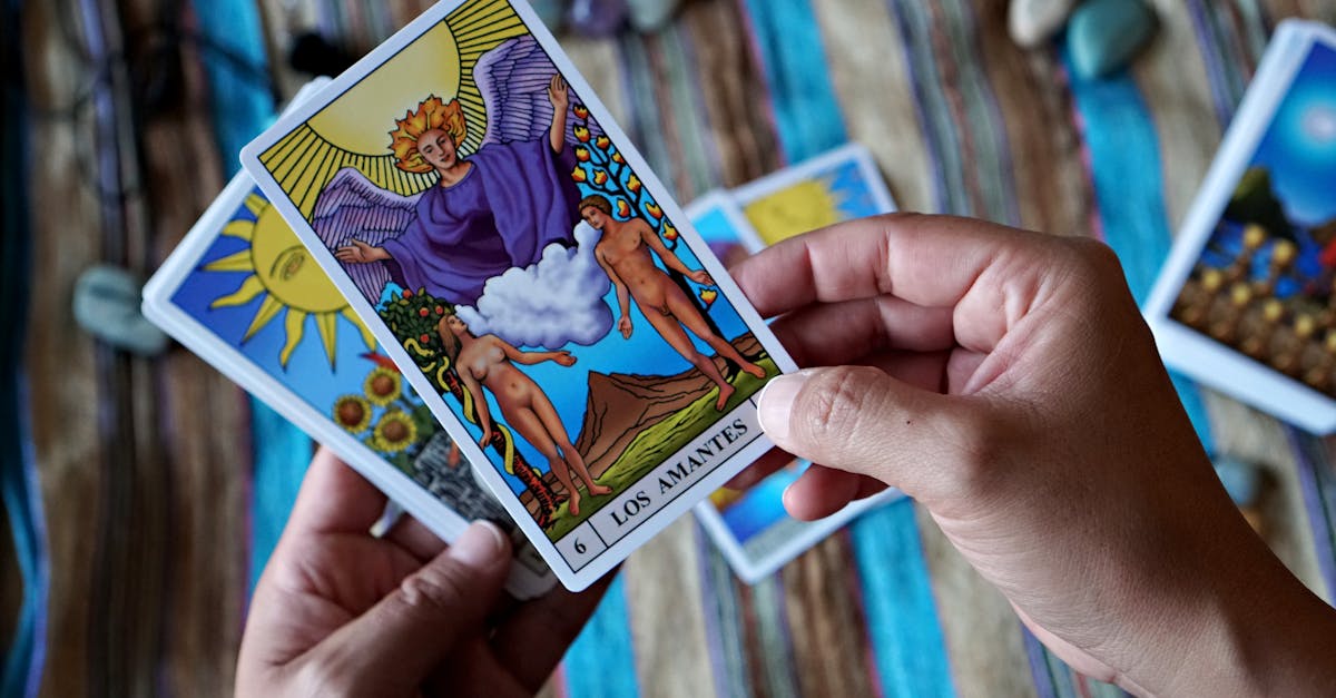 tout comprendre de la nudité : histoire, représentations culturelles et artistiques, enjeux juridiques et éthiques, normes sociales, respect et consentement.