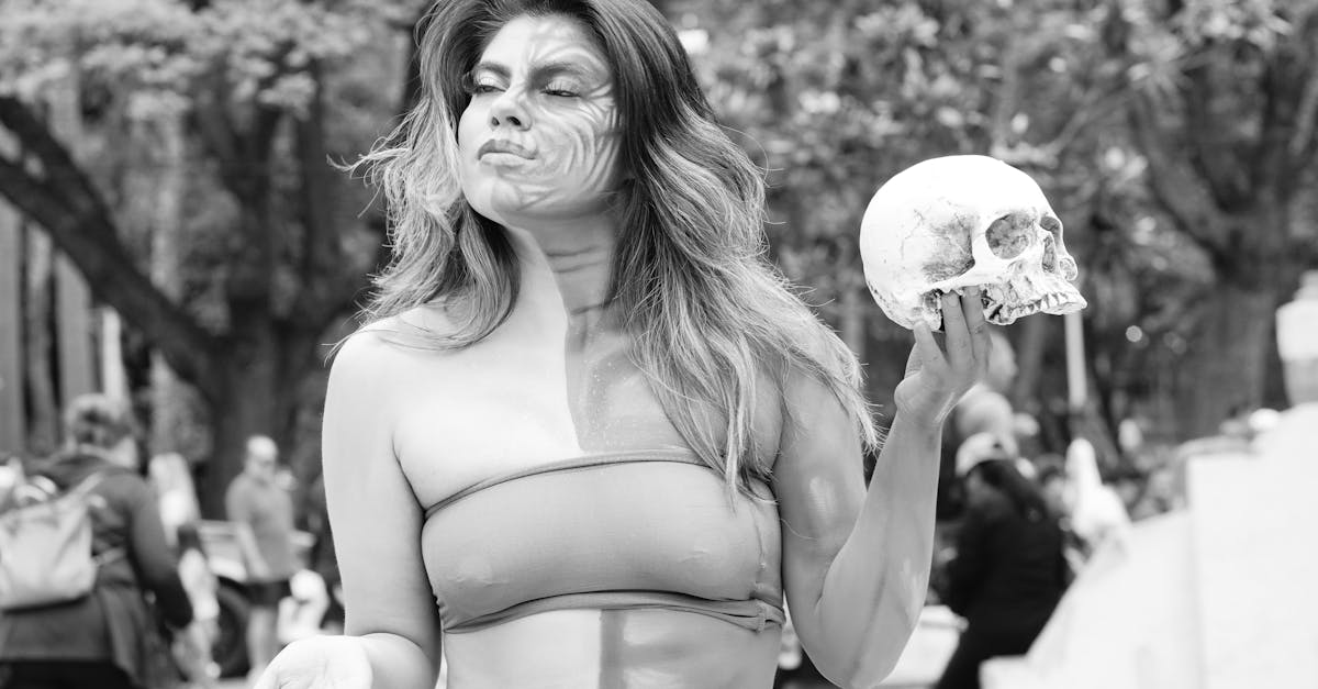 découvrez la nudité sous l’angle de l’art, de l’histoire et des normes sociales, avec enjeux juridiques et respect du corps. analyse claire et respectueuse.