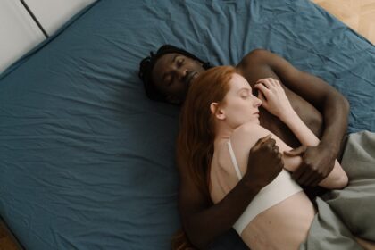 explorez la nudité sous ses angles artistique, culturel et historique: enjeux, représentations, respect et légalité. un regard informatif et nuancé.