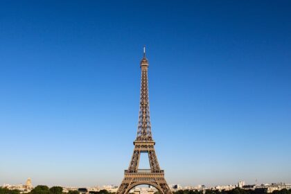découvrez l’histoire, l’architecture emblématique et les informations pratiques pour visiter la tour eiffel, symbole incontournable de paris et de la france.