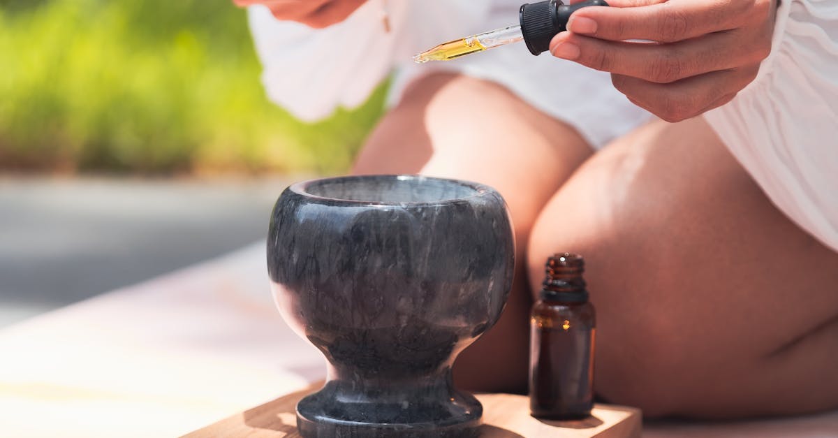 découvrez notre huile de massage érotique, idéale pour éveiller les sens, hydrater la peau et intensifier vos moments d’intimité. profitez d’une expérience sensorielle unique et relaxante à deux.