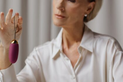 découvrez notre sélection de sex toys pour tous les plaisirs et toutes les envies. discrets, innovants et sécurisés, ils sont conçus pour pimenter votre vie intime seul(e) ou à deux. livraison rapide et confidentielle.