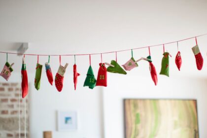 découvrez notre sélection de calendriers de l'avent originaux pour petits et grands. idées cadeaux, surprises quotidiennes et moments de fête pour patienter jusqu'à noël.