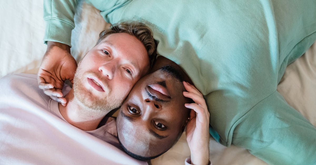 découvrez le bdsm : définitions, pratiques, conseils de sécurité et consentement pour explorer ce mode de vie érotique, avec des ressources pour débutants et initiés.