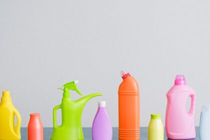 découvrez notre kit bdsm complet, idéal pour explorer vos fantasmes en toute sécurité. parfait pour débutants et initiés, il inclut tout le nécessaire pour des moments intenses et complices.