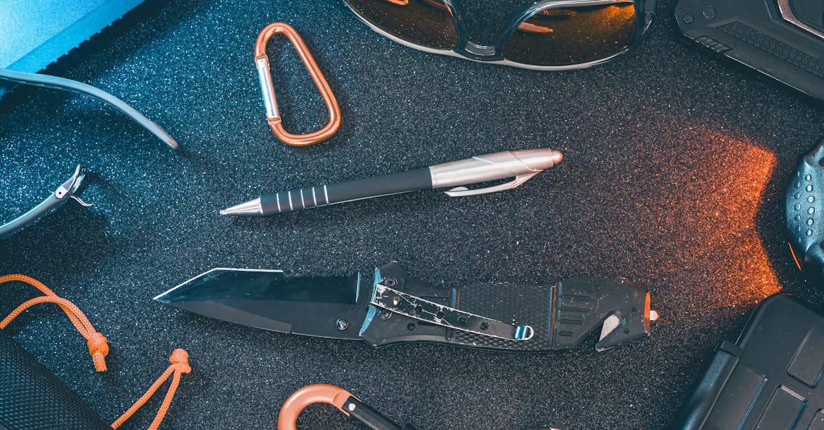 découvrez notre bdsm travel kit, l'ensemble parfait et discret pour emporter vos accessoires de plaisir en voyage. parfait pour les amateurs de jeux coquins, où que vous soyez !