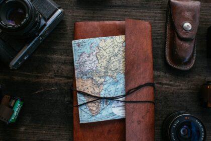 découvrez notre kit de voyage bdsm : discret, compact et complet pour emporter vos accessoires fétiches partout avec vous. idéal pour pimenter vos escapades en toute sécurité et confidentialité.