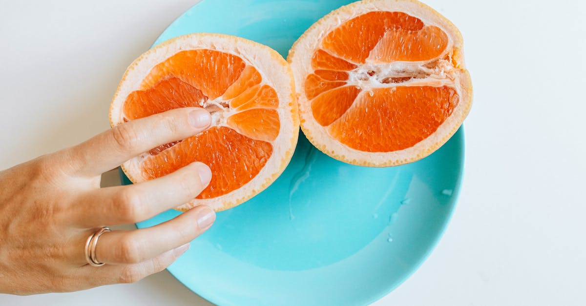 découvrez tout ce qu'il faut savoir sur le clitoris : son anatomie, ses fonctions, son rôle essentiel dans le plaisir féminin et les idées reçues à déconstruire pour une meilleure connaissance du corps.