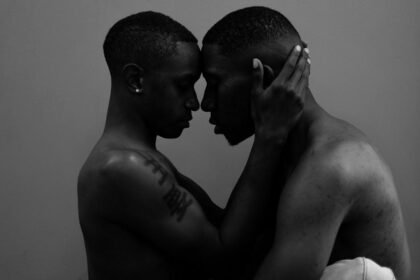 découvrez la signification, l'origine et les différentes formes du duo, cette association de deux personnes ou éléments, dans la musique, le sport, l'art et bien d'autres domaines.