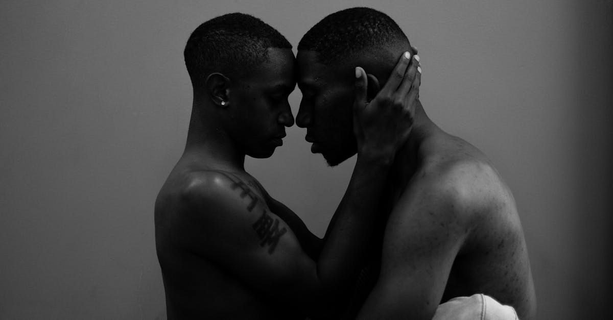 découvrez la signification, l'origine et les différentes formes du duo, cette association de deux personnes ou éléments, dans la musique, le sport, l'art et bien d'autres domaines.