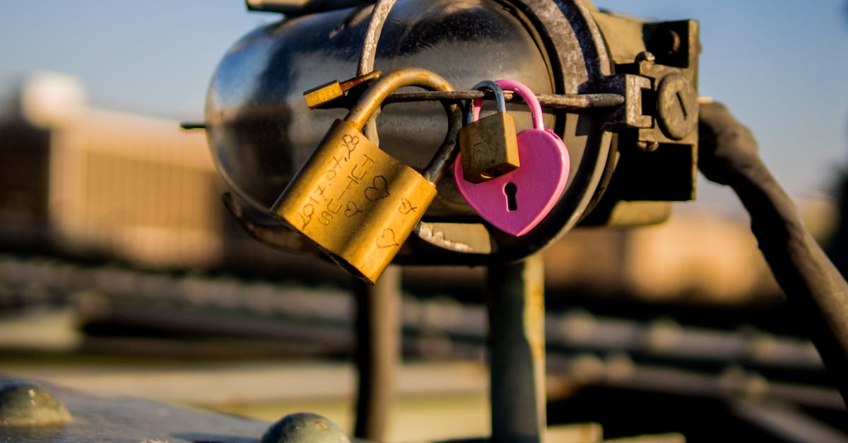 découvrez tout ce qu'il faut savoir sur l'intimité : ses différentes formes, son importance dans les relations et des conseils pour renforcer les liens émotionnels et physiques au quotidien.