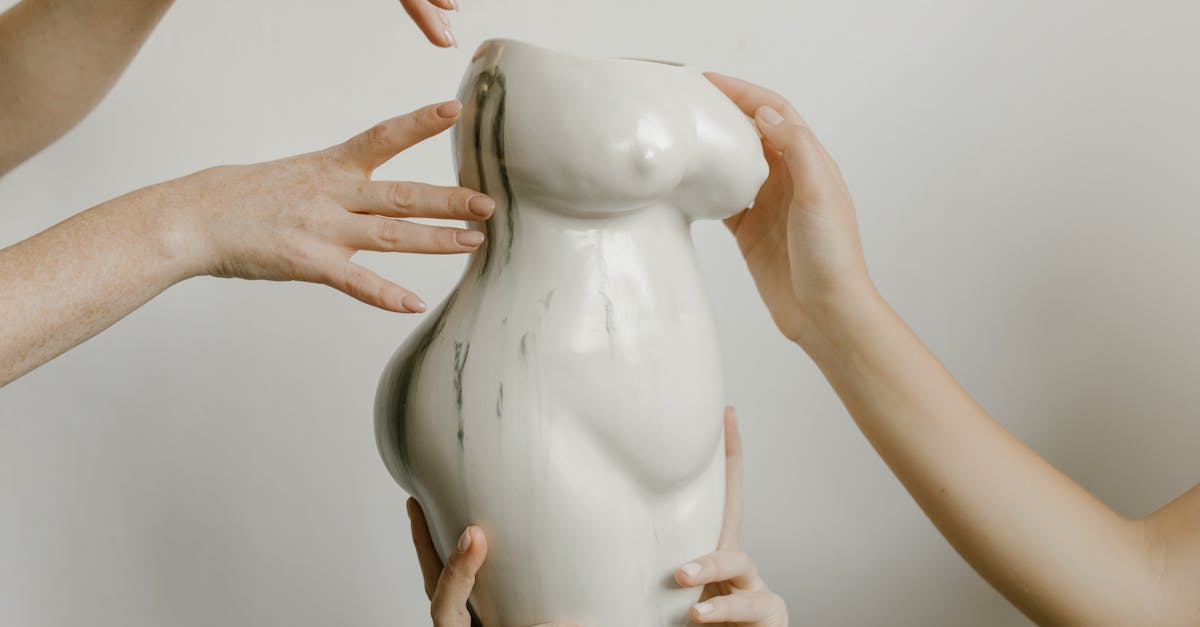 découvrez la stimulation sensorielle : son importance pour le bien-être, les différentes techniques et comment elle favorise le développement cognitif et émotionnel chez les enfants et les adultes.