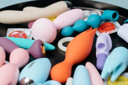 découvrez notre sélection de sex toys de qualité pour tous les plaisirs et tous les désirs. profitez d'une expérience intime, ludique et discrète avec des produits adaptés à chaque envie.