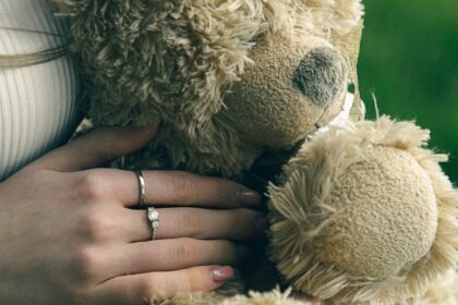 découvrez le teddy bear connecté, un compagnon intelligent alliant technologie et douceur pour accompagner vos enfants au quotidien.