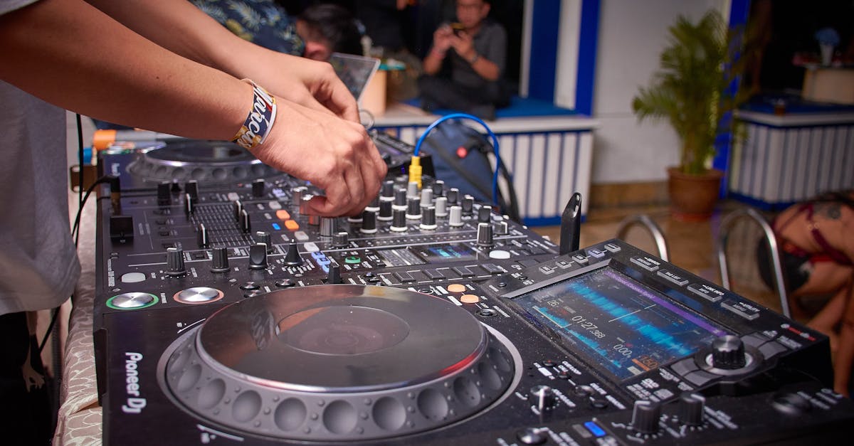 découvrez notre dj set exclusif pour une ambiance musicale inoubliable lors de vos événements et soirées.