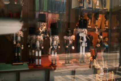 découvrez notre enquête approfondie sur les affaires liées aux poupées sexuelles, analysant les implications sociales, légales et éthiques.