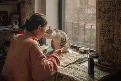 découvrez comment l'adoption, une pratique souvent considérée comme taboue, transforme des vies et ouvre de nouvelles perspectives familiales.