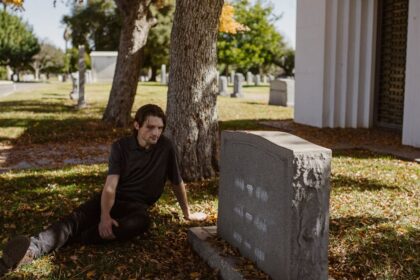 découvrez l'essence de la tragédie à travers des récits poignants qui explorent les émotions humaines et les dilemmes profonds.