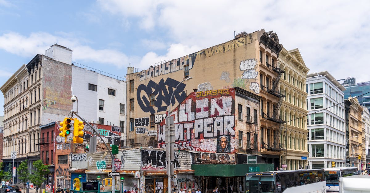 découvrez tout ce qu'il faut savoir sur le point g : définition, localisation, conseils pour le stimuler et améliorer le plaisir intime.