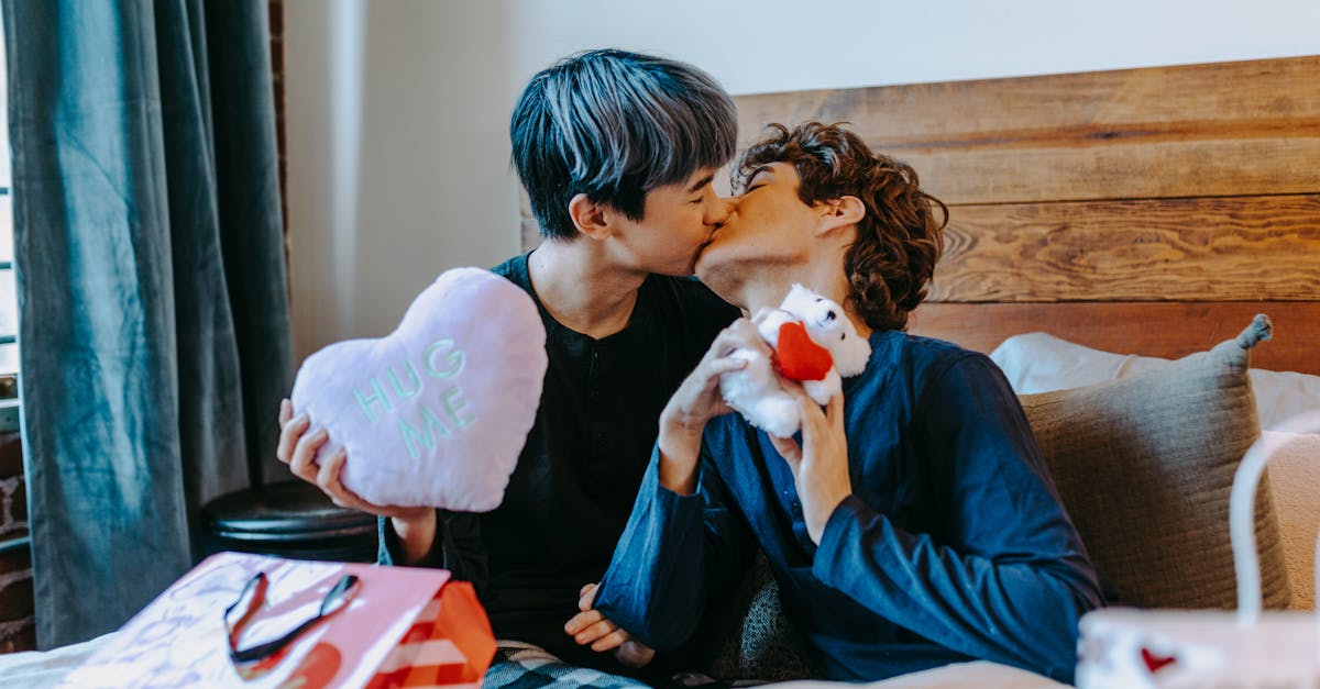 découvrez nos kits de sex toys pour pimenter vos moments intimes. des accessoires variés et de qualité pour tous les goûts et envies.