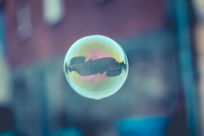 découvrez l'importance de la transparence dans les relations et les entreprises pour instaurer confiance et clarté.