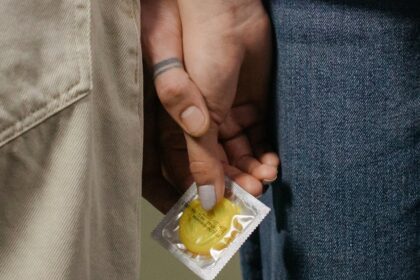 découvrez la sexualité connectée, alliant intime et technologie pour enrichir les relations et explorer de nouvelles expériences sensorielles.