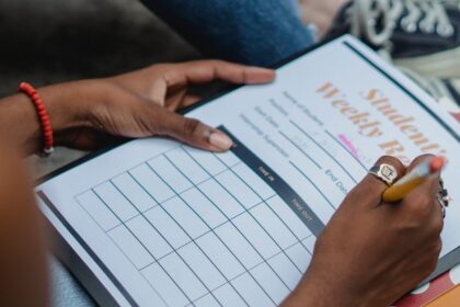 découvrez tout sur rihanna : sa carrière musicale, ses succès, son style unique et son influence dans le monde de la mode et de la musique.