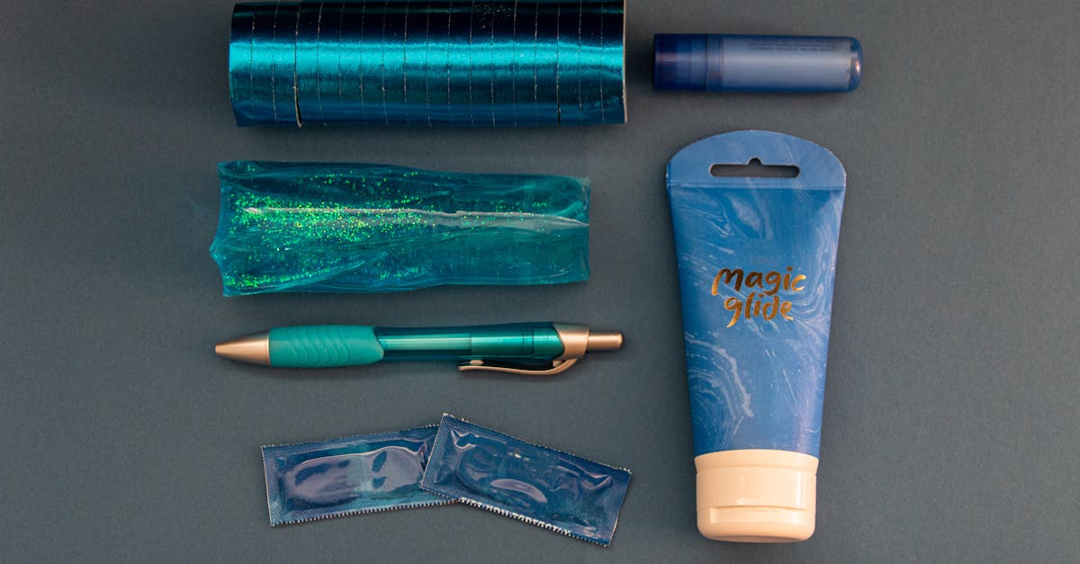 lubrifiant à base d'eau : un gel naturel, hydratant et compatible avec tous types de préservatifs pour une sensation douce et agréable.