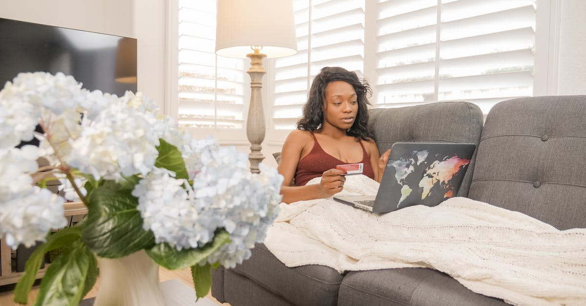 découvrez le concept de blind shopping : faites vos achats à l'aveugle pour une expérience unique et surprenante, en découvrant des produits sans les voir à l'avance.