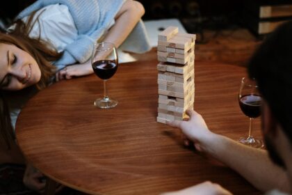 découvrez des jeux de société conçus spécialement pour les couples, parfaits pour renforcer la complicité et passer des moments ludiques à deux.