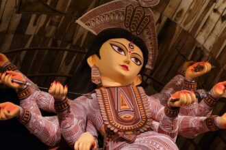 découvrez notre collection de poupées uniques et charmantes, parfaites pour les enfants et les collectionneurs. trouvez la poupée idéale qui éveillera l'imagination et apportera joie et douceur.