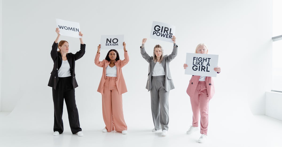 découvrez le féminisme : son histoire, ses valeurs et son impact sur l'égalité des sexes dans la société moderne.