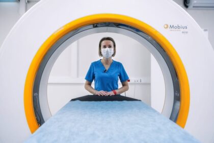découvrez les meilleures pratiques et précautions essentielles pour assurer la sécurité lors des examens irm. tout ce qu'il faut savoir pour un environnement sûr en radiologie.